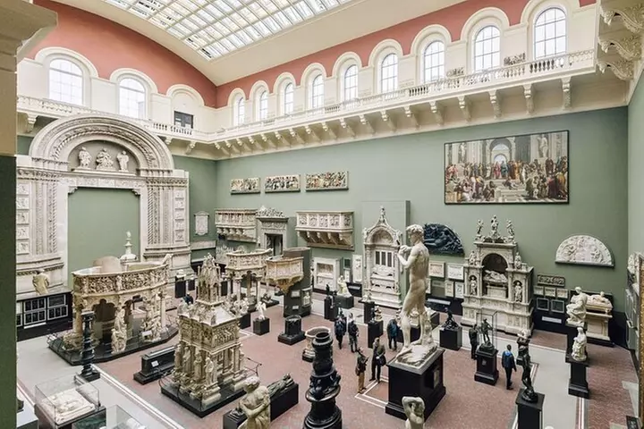 Private Guided Tour of The Victoria and Albert Museum - 3 Hour
