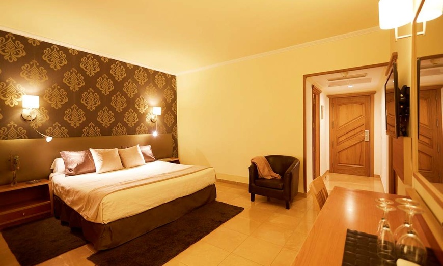 Image 5: ✈ IBIZA | Santa Eulalia del Rio - Invisa Hotel La Cala 4*, 3 nachte...