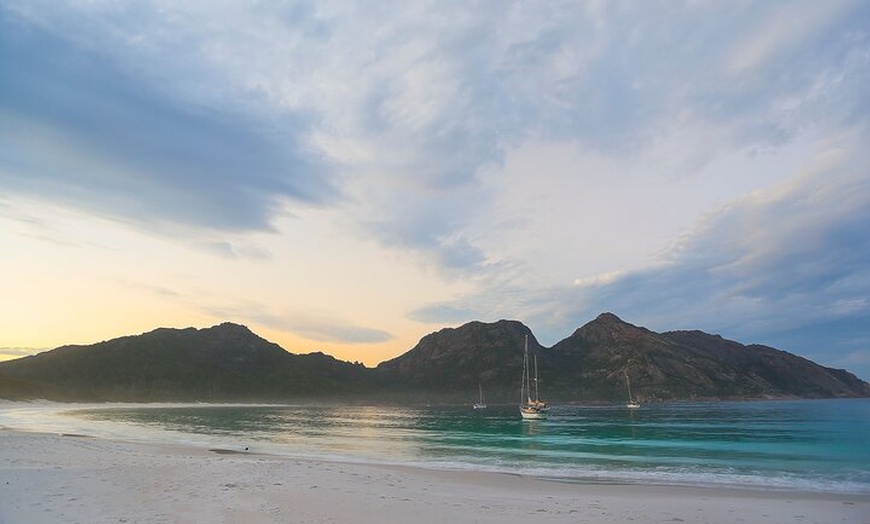 Image 5: A Day At Wineglass Bay