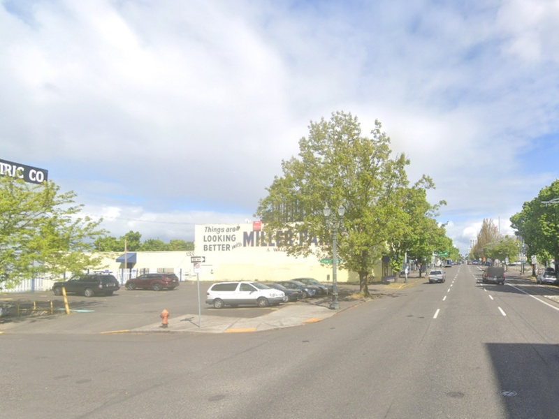 Parking at [EP101] 317 SE. Grand Ave. Lot