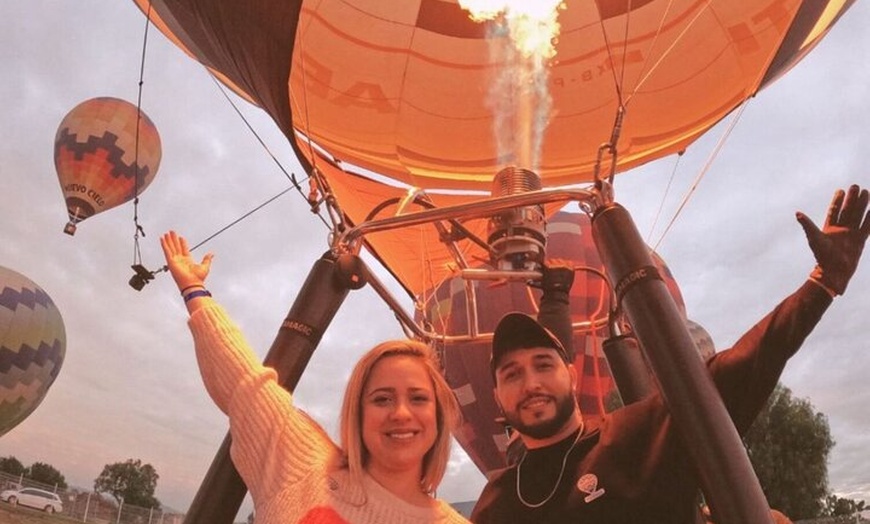 Image 3: Private Romantic Balloon Flight over Teotihuacan for Couples