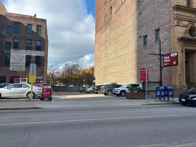 Parking at 100 Pearl St. Lot - P8132