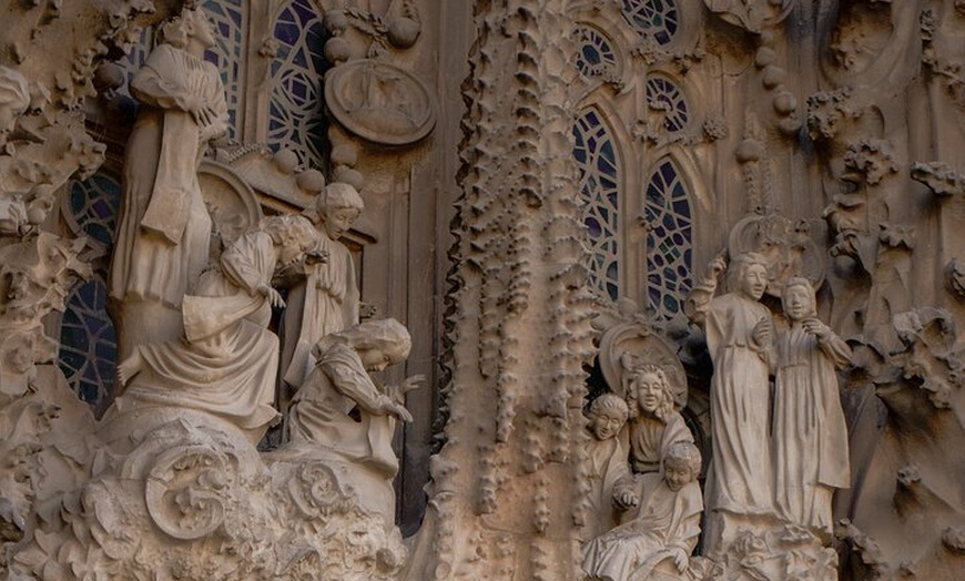 Image 14: Explore Montserrat y La Sagrada Familia en un día