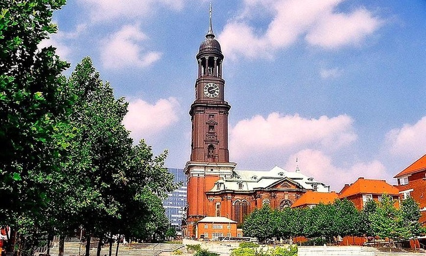 Image 3: Hop-On Hop-Off Sightseeing Tour Hamburg