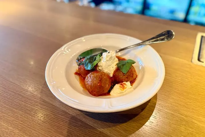 Downtown Pittsburgh Hidden Eats Food Tour with 6 Food Tastings