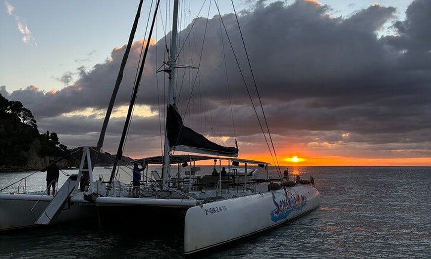 Image 4: Puesta de Sol desde LLoret de Mar con Dj y bebidas