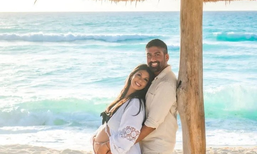 Image 35: Cancun Romantic Beach Photoshoot