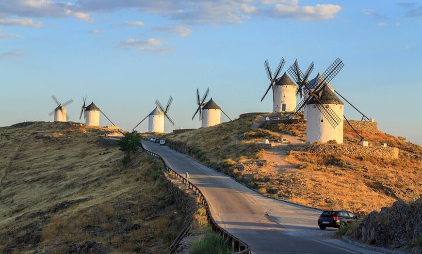 Image 11: Excursión privada de un día a Segovia y La Mancha Molinos de viento