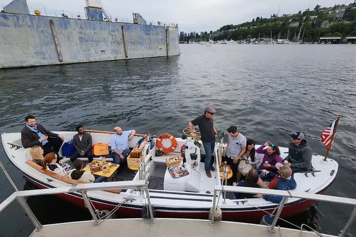 1 Hour Lake Union Cruise - up to 8 people - Primary Image