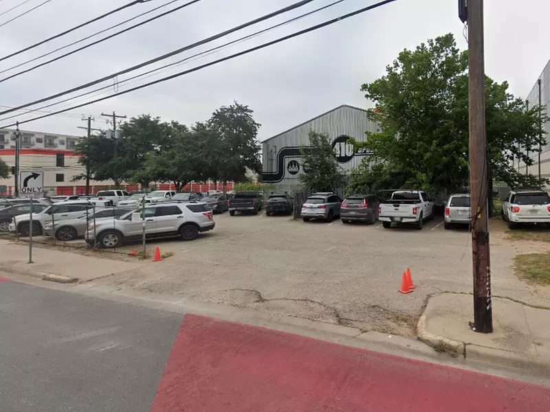 Parking at 1401 W. 5th St. Lot - P3142