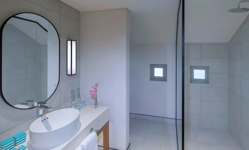 Image 6: ✈ SEYCHELLES | Île de Mahé - Avani+ Barbarons Seychelles 4*, 5 nuit...