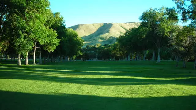 Online Booking - Round of Golf at Riverside Golf Course - Primary Image