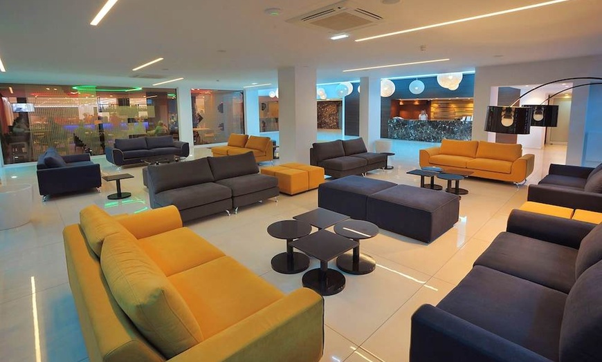 Image 3: ✈ ZYPERN | Ayia Napa - Nelia Beach Hotel 3*, 3 Nächte - Außenpool