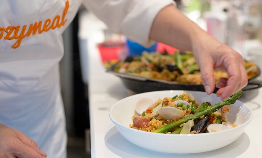 Image 1: Cocinar Paella y Tapas en un Molino de Viento Histórico + Vino (5 -...