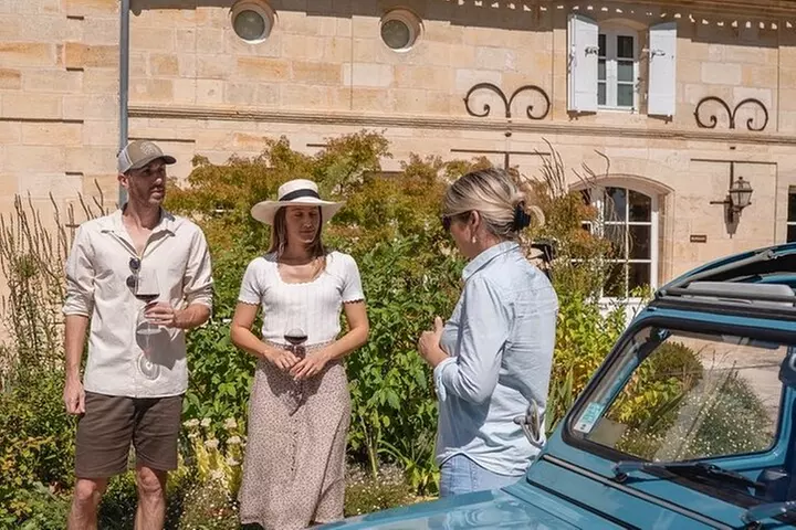 Excursion privée d'une journée à Saint-Émilion et Pomerol en 2cv - Primary Image