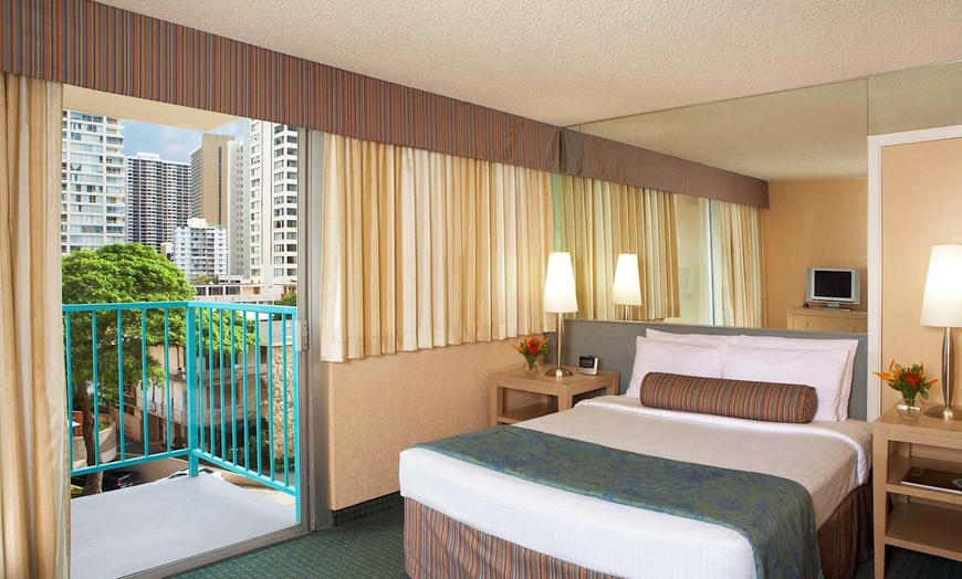 Image 5: ✈ HAWAÏ | Honolulu - Aqua Aloha Surf Waikiki 3*, 7 nuit - Piscine e...