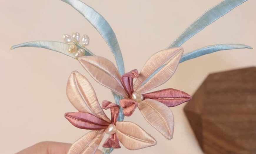 Image 5: ChanHua(Wreath flower) Workshop