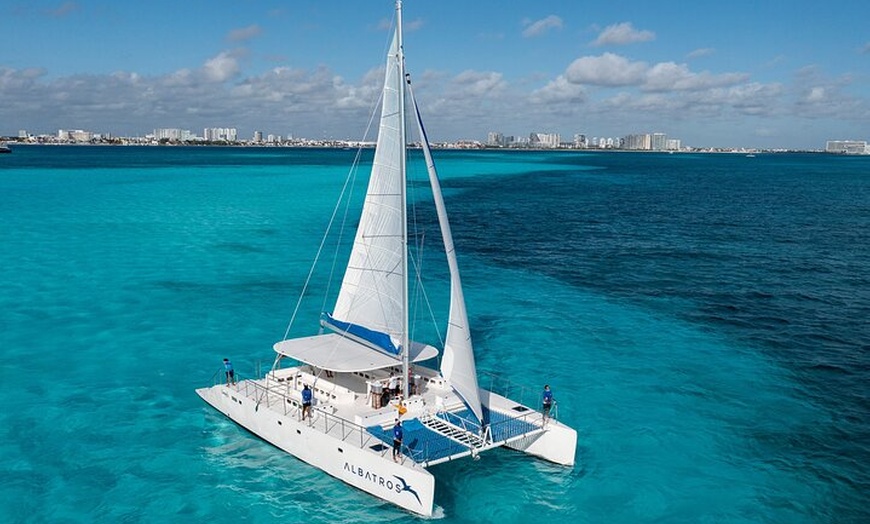 Image 5: Discover Isla Mujeres on an All inclusive Catamaran tour