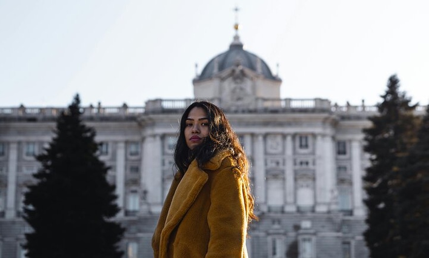 Image 10: Sesión de fotos profesionales en Palacio Real