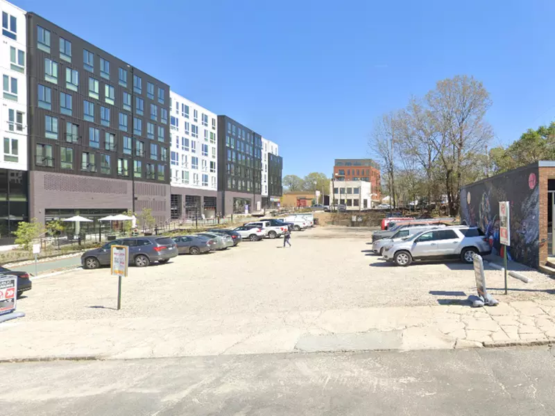Parking at 618 Foster St. Lot