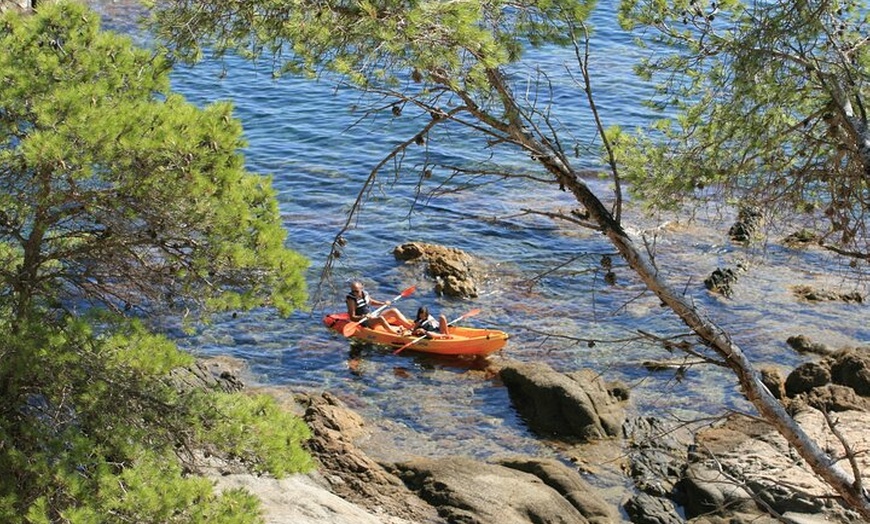 Image 4: Excursión Guiada Kayak y Snorkel en la Costa Brava: Sant Feliu