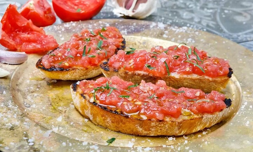 Image 14: Tour de tapas vegetarianas y comida a pie en Gracia