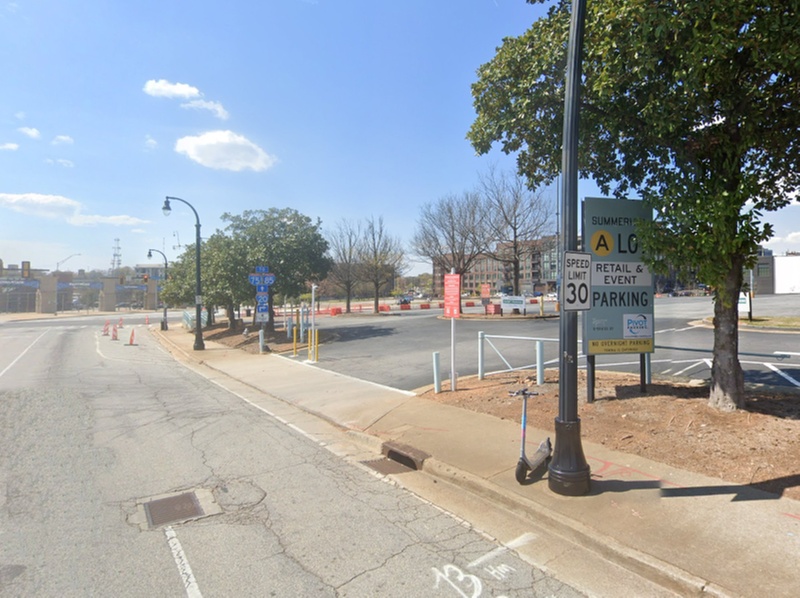 Parking at Summerhill Retail Lot