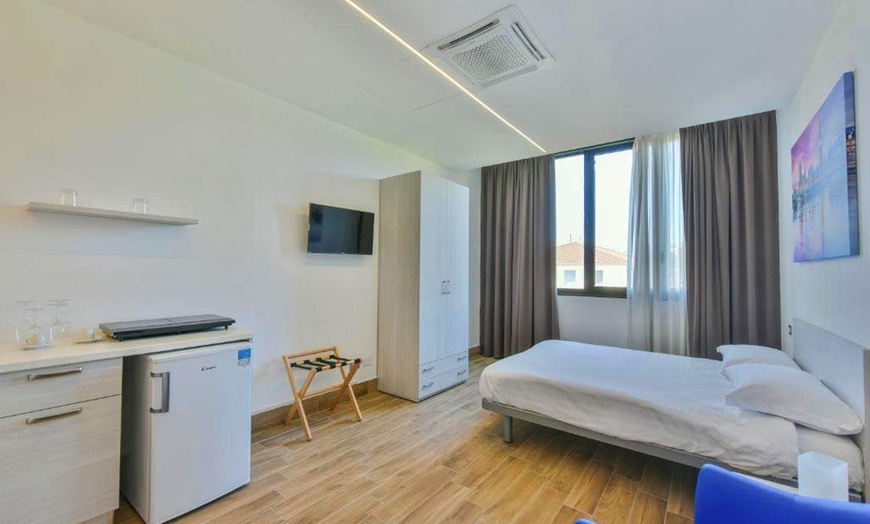 Image 1: ✈ LOMBARDIE | Cesano Maderno - Happy Residence Milano Cesano Madern...