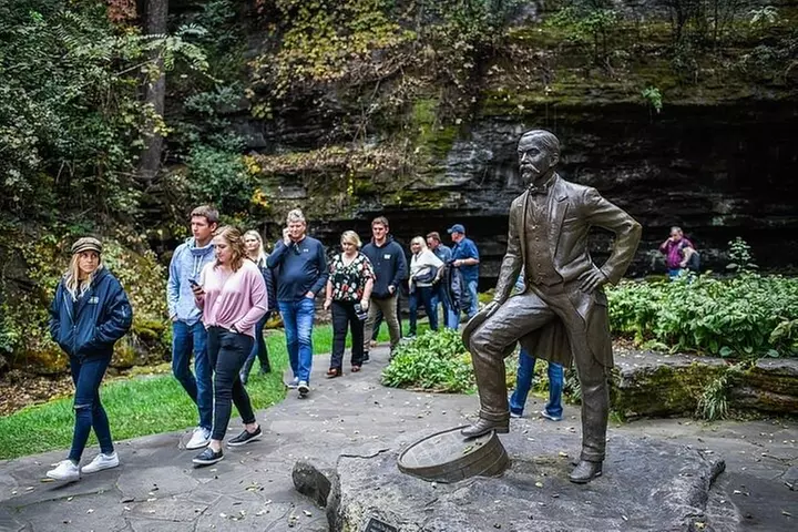 Nashville to Jack Daniel's Distillery Bus Tour + Whiskey Tastings