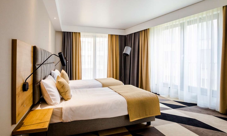 Image 2: ✈ POLEN | Krakau - Aparthotel Lwowska 1 4*, 3 nachten - Spa