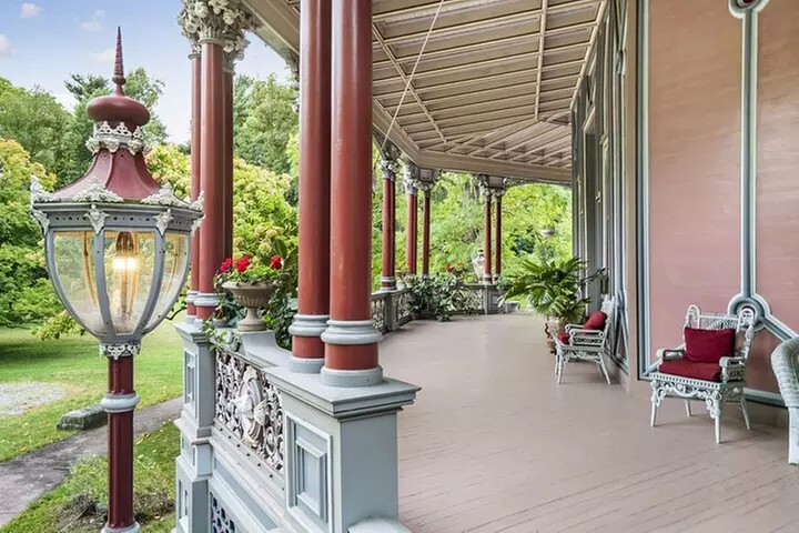 Private Tour of The Armour-Stiner Octagon House in New York - Second Medium