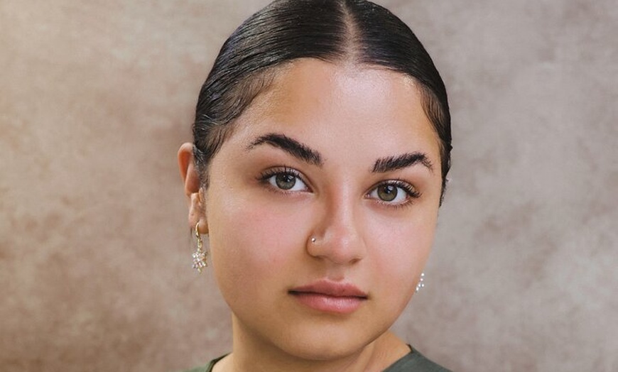 Image 3: Professional Photoshoot in Studio for Headshots