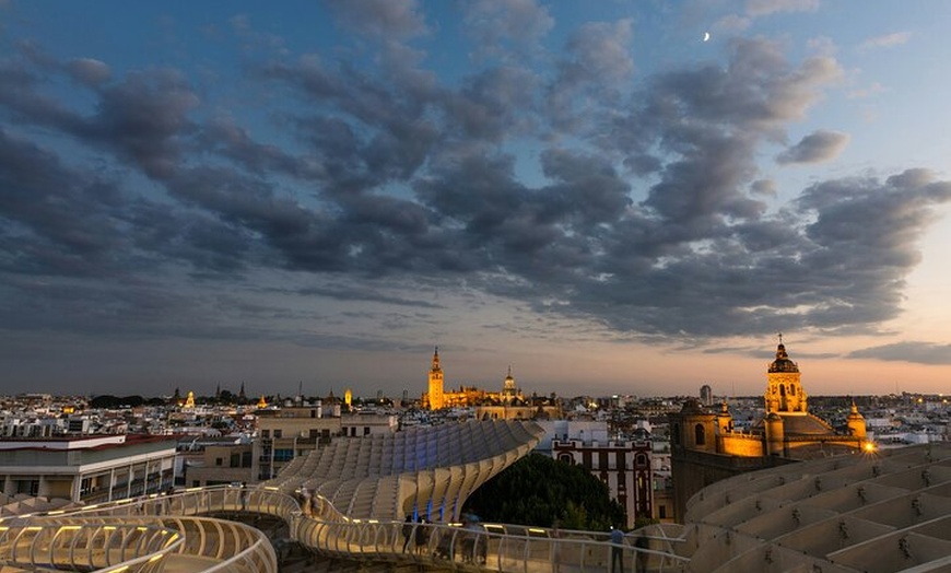 Image 8: Excursión privada de día completo a Sevilla con sesión de fotos gra...