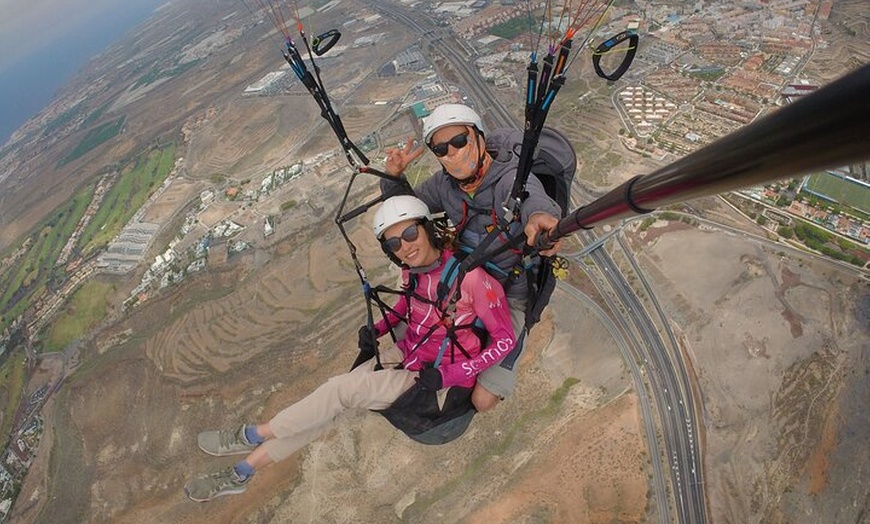 Image 8: Vuelo en Tandem en Parapente en Tenerife Sur ¡HOLA!