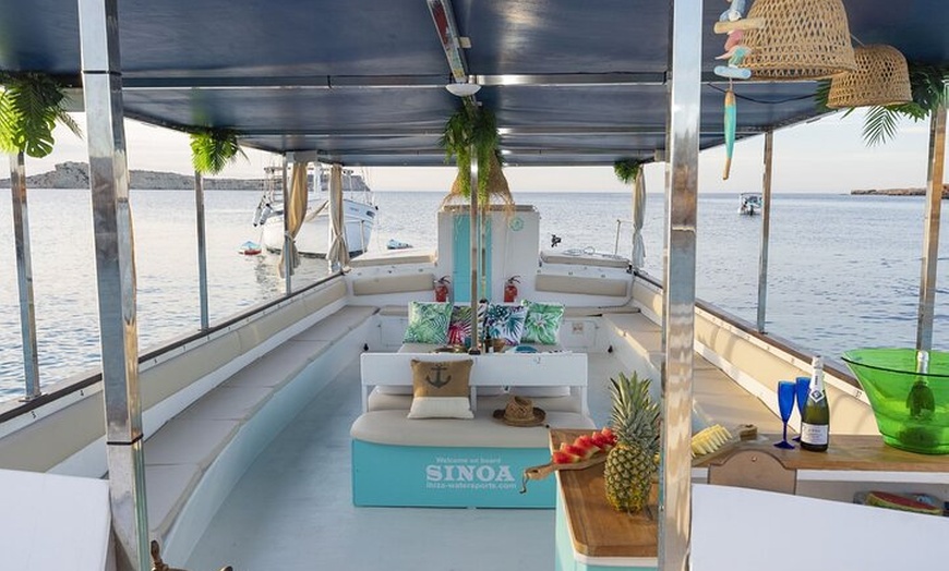 Image 4: Crucero por la playa y deportes acuáticos, tapas, bebidas y frutas.