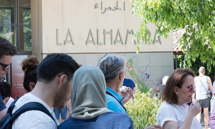 Image 5: Recorrido en audio por los alrededores de la Alhambra 24 paradas de...
