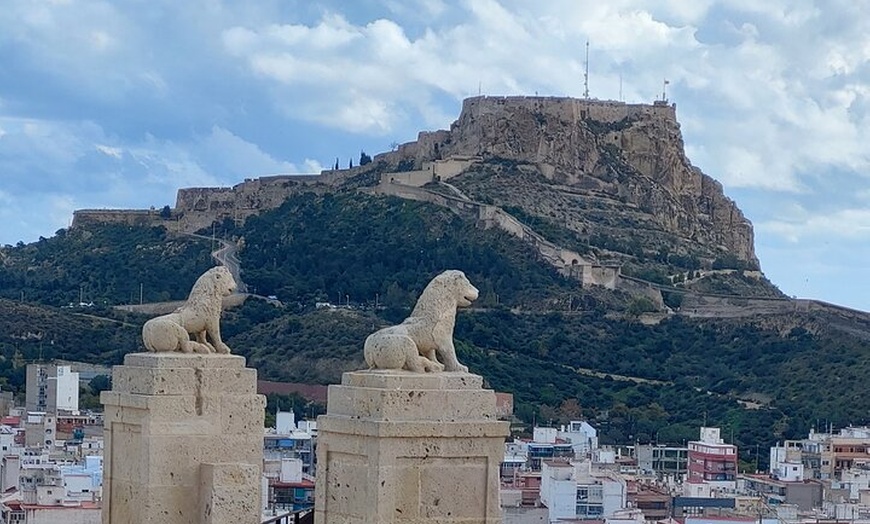 Image 10: Tour a pie por Alicante : 12 joyas ocultas con un guía local