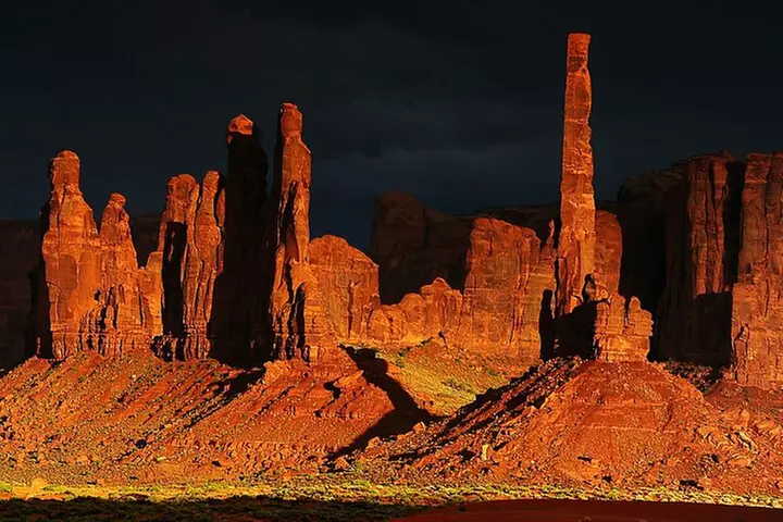 1.5 Hour Tour of Monument Valley's Loop Drive