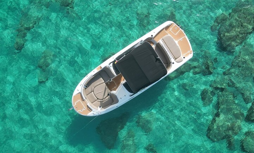 Image 7: Relájate en Barco con Paddle Surf y Snorkel en San Antonio