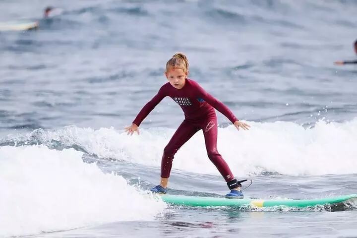 Clase de Surf Grupal en Playa de Las Américas con Fotografías