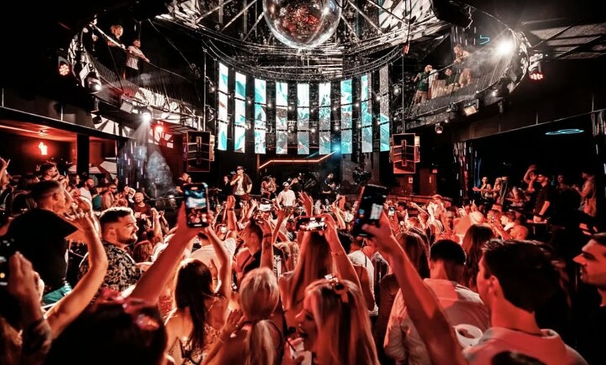 Image 17: Ibiza : 4 x discoteca y piscina Party Pass