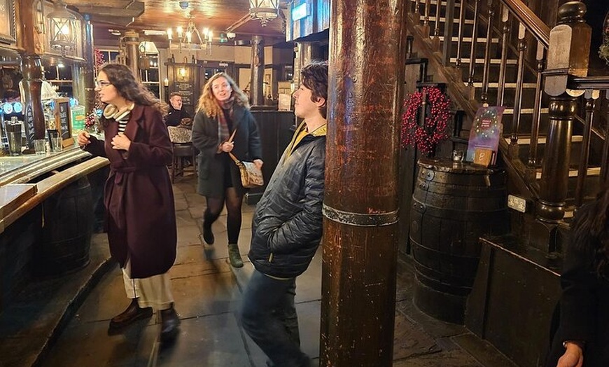 Image 6: Private Riverside London Pub Tour Pilgrims and Pirates