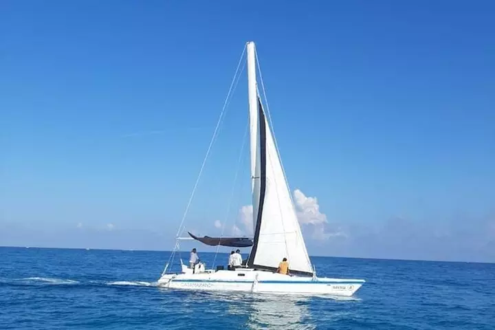 Private Catamaran Tour to Isla Mujeres