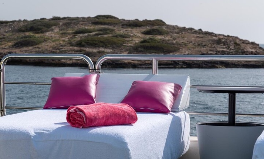 Image 6: Crucero de Ibiza a Formentera con snorkel, paella y barra libre