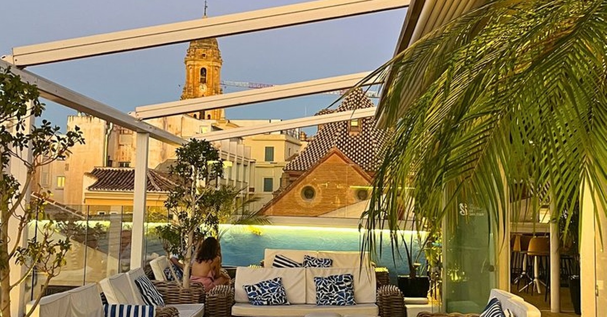 Experiencia gastronómica en una azotea con vistas a Málaga