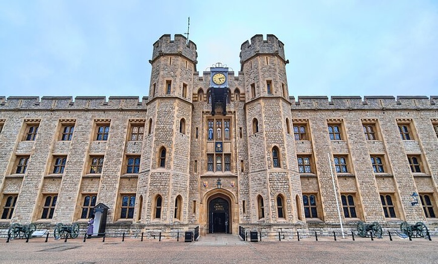 Image 6: Exclusive Beefeater Meet & Greet at the Tower of London