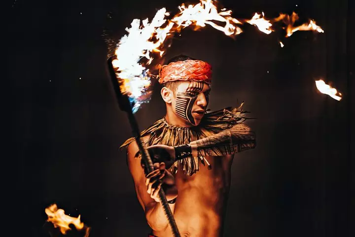 Queens Waikiki Luau with Dinner Buffet and Cultural Activities