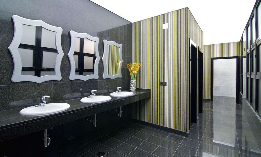 Image 7: ✈ COSTA DEL SOL | Torremolinos - Hotel Puente Real 4* - Centre de F...