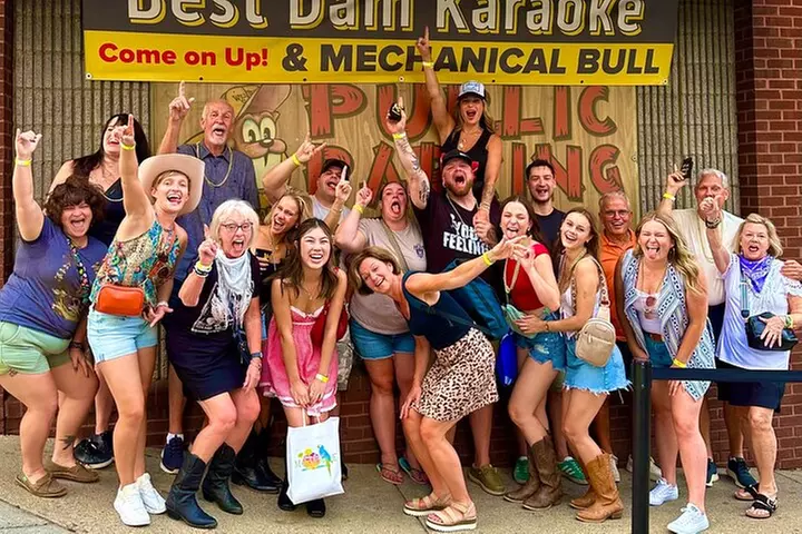 Guided Pub Crawl Walking Tour of Downtown Nashville