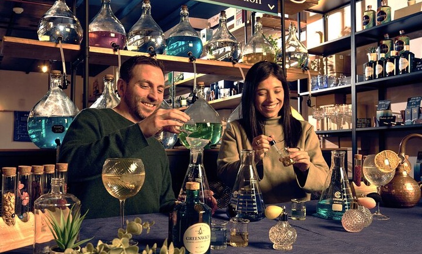 Image 7: London: Gin Lab - Make your own gin